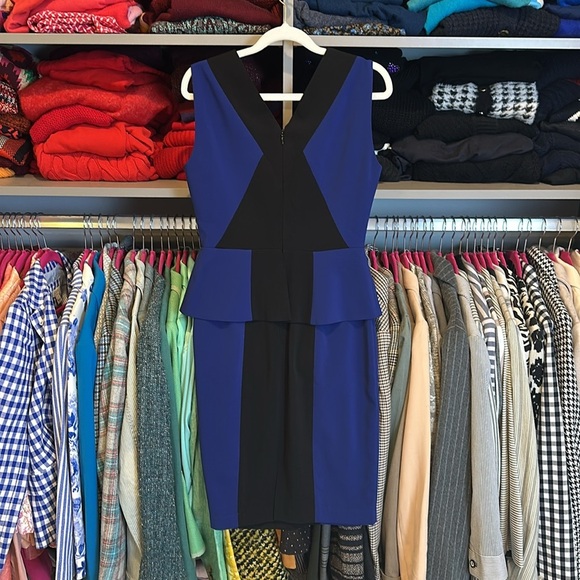 BCBGMaxAzria blue/black sleeveless v neck peplum dress size 4 - Picture 3 of 3